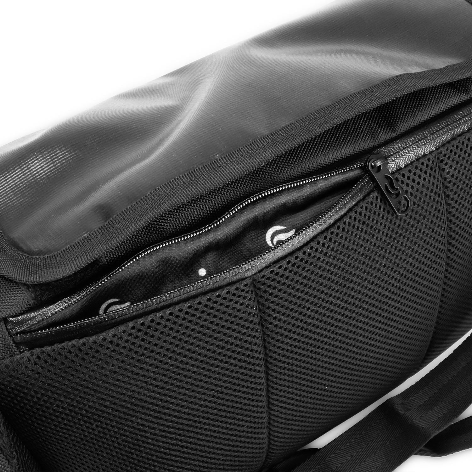 Standard Black - Messenger